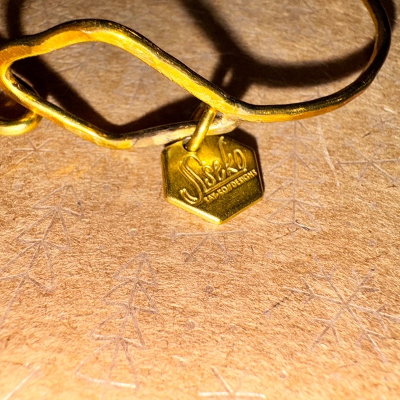 Sseko Girls Foundation Jewelry Modern Contemporary Africa Charm Gold Bracelet - Picture 5 of 10